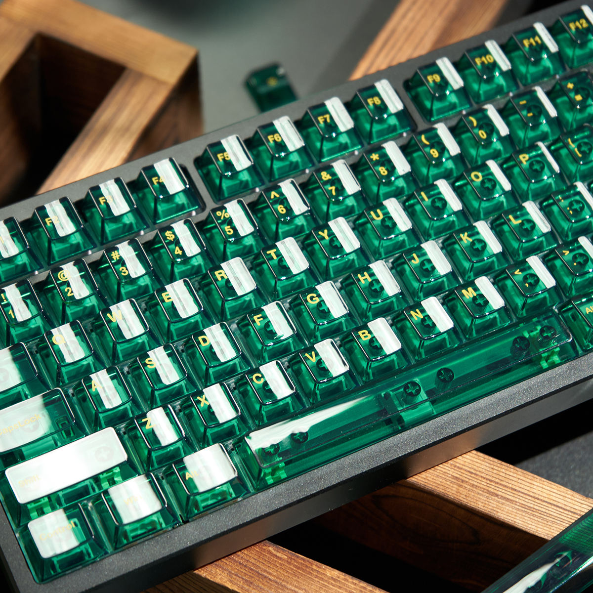 Emerald Green Transparent PC Keycaps – Cherry Profile